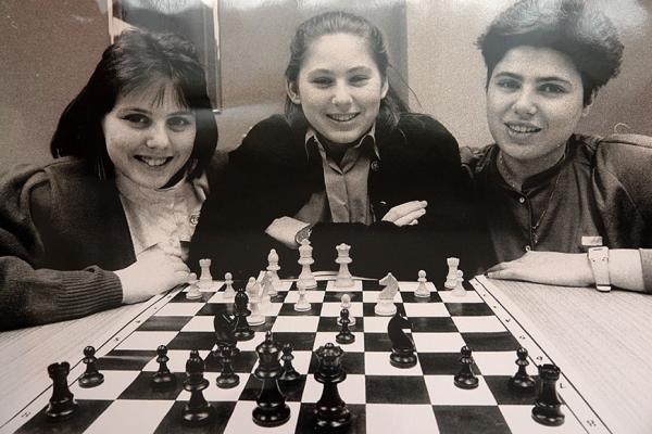 Polgar-Variant-chess-board-sisters.jpg