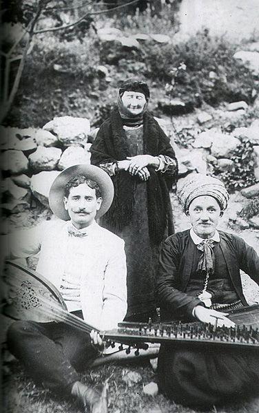 Tlemcen-Musiciens-dans-le-jardin-du-Rab.jpg