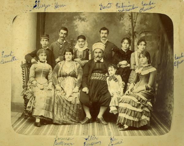 elie-bensimon-et-sa-famille-constantine-vers-1881.jpg