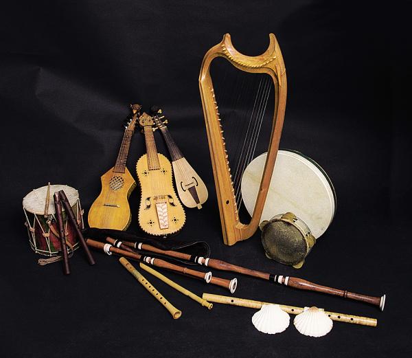 instruments-eric-manas.jpg