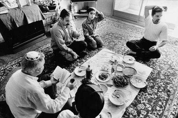 petit-dejeuner-de-shabbat-dans-la-famille-d-un-commercant-ispahan-iran.jpg